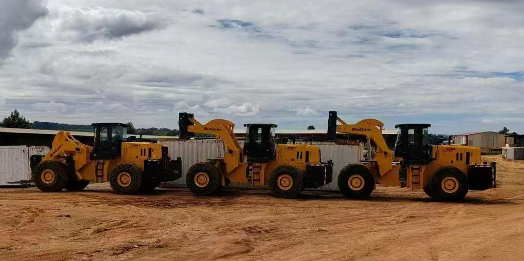 4 units forklift loader MGMA MGM980HL capacity 33ton works in Angola